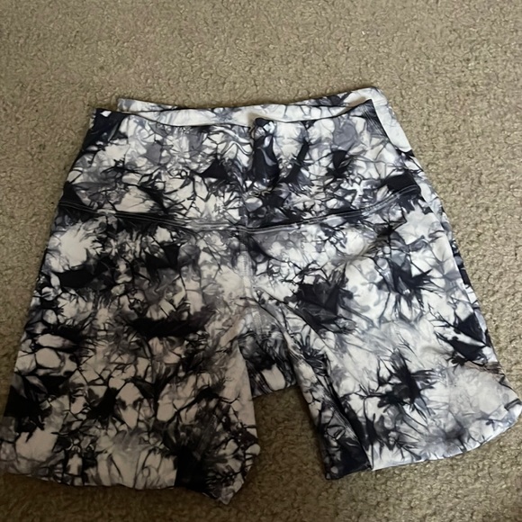 lululemon athletica Pants - Brand new without the tags size 6 lululemon pattern pants